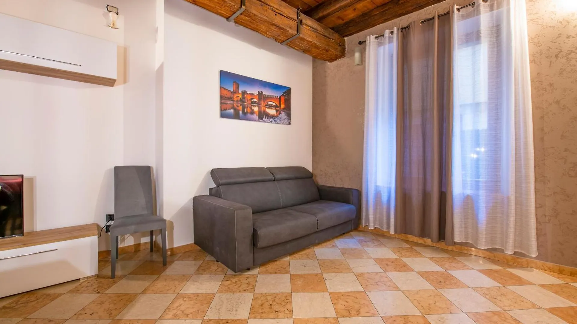 Apartment Palace Home Mazzini Verona Center 1 Italy